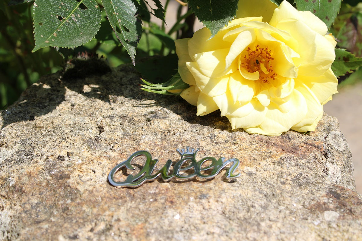 Broche Queen avec couronne