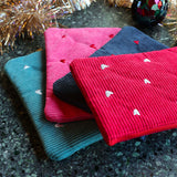 Pochette en velours côtelé et cœurs brodés Bohm