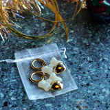 Boucles d’oreilles mini créoles nœud & cœur