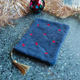 Pochette en velours côtelé et cœurs brodés Bohm